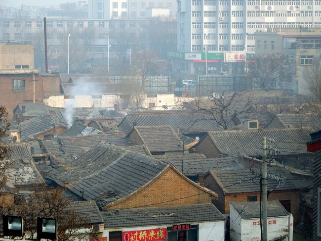 宣化は大きな街で旧市街でも再開発されており、このような建物はあまり見かけません。<br />