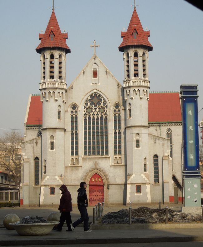 12時10分…<br />このまま、12時過ぎのバスに乗って、下花園で乗り換えた場合、下手をすると2時ぐらいになってしまいます。<br />鶏鳴駅までいくらと聞くと70元ときたので、そのまま行ってもらうことに。<br />