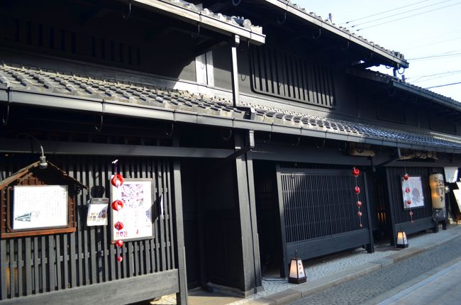 『ならまち』とは元興寺の旧境内を中心とした一帯を指し、奈良時代の平城京の区画のうち外京と呼ばれていた場所で、神社・仏閣が多いのだそうです。<br /><br />また昔ながらの街並みが保存され、落ち着いた風情を漂わせています。