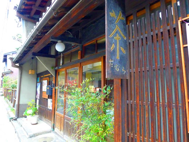 「茶」という看板が歴史を物語っています・・・