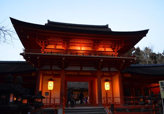 南門です！<br />普段は夜間参拝はありませんが、この期間17:00〜20:30特別拝観が行われています。