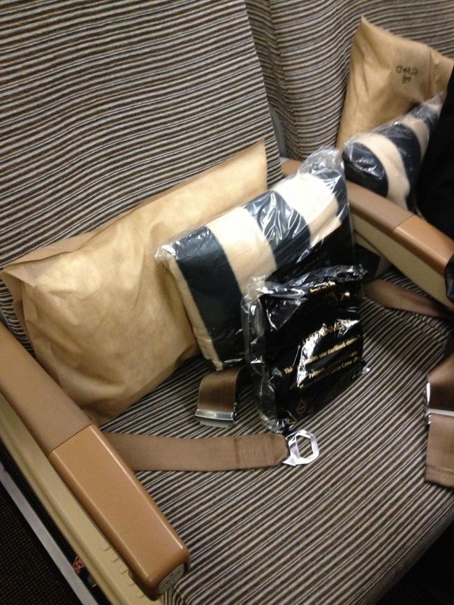 ボーダーが可愛い〜<br />今回はＡＮＡのコードシェア便エディハド航空です