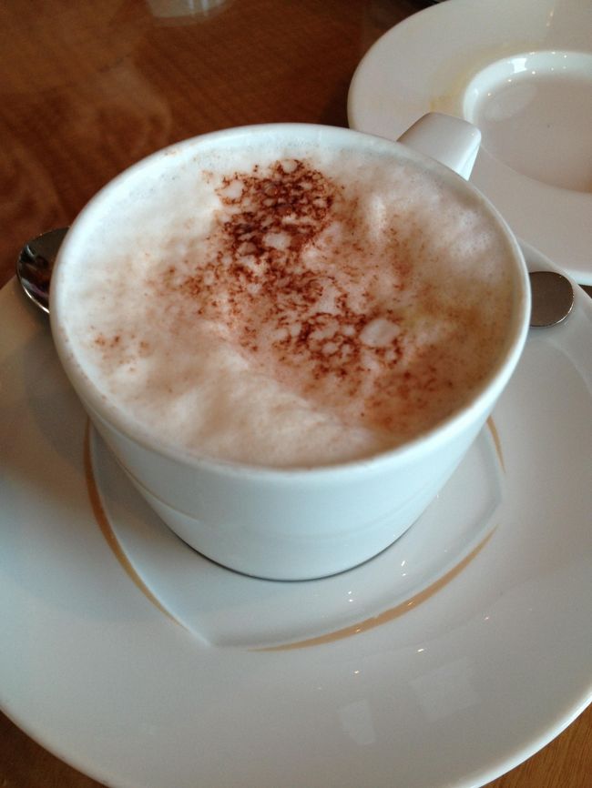 クラブラウンジで、ウェルカムドリンクを頂きました<br />写真は違いますがｗ<br />ここのクラブラウンジは朝も夜も軽めの食事が置いてあり、昼の数時間はミニケーキが置いていました<br />クラブラウンジ内はＷｉ−Ｆｉが無料でしたので、滞在中かなりここに遊びに来ました（笑）