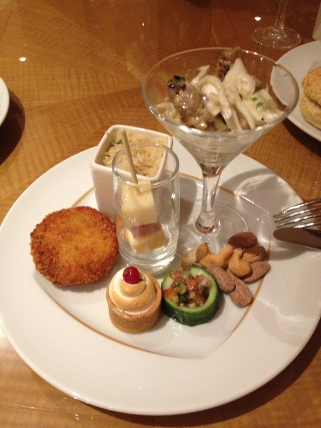 クラブラウンジ内の夜の軽食（多分）