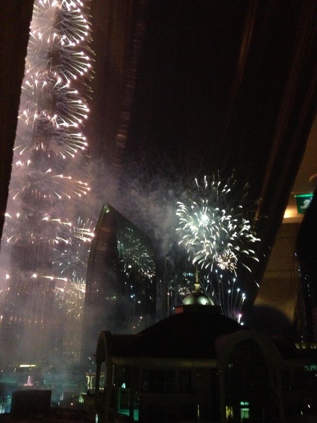 カウントダウン花火です！ホテルから見ました<br />今回ホテルを選んだ理由が、ホテルからカウントダウンが見れそうって言うのが最大のポイントでした。<br />ちなみに見たのは、泊まった階のローカからｗ<br /><br />
