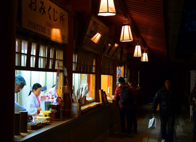 ちいさな清らかな祈りのひとつひとつは力強く大きな意思となって奈良から世界に放たれ、やがて地球を優しく包みこんでゆく<br />空を見上げるとこぼれ落ちてきそうな星の数々<br />精一杯の祈りを捧げた僕たちは星たちに負けないくらい美しく輝いているはず 」<br />と書かれていた。素敵なストーリーです。