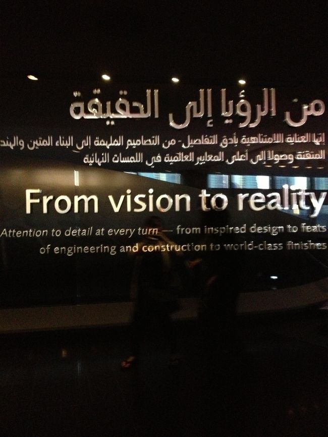 バージカリファ<br />予約をしていなかったので、行きたくなかったのですが（当日だと高額なので）<br />姉がどうしても行きたいと言うので行きました（ーー；）<br />時期的なものなのか？かなり時間がかかりました<br />ちなみに、この日のチケット代は一人１２０００円くらいでした<br />事前予約したら３０００円くらいです