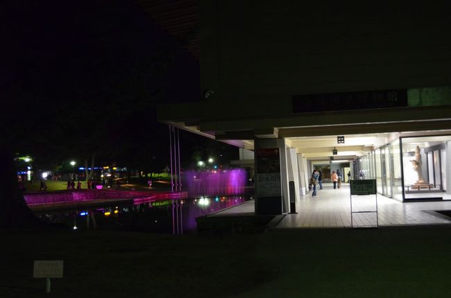 ここの前の池に巨大なミストスクリーンが設置され、奈良アート・プロジェクションとして霧に幻想的な映像が映し出されるといいます。