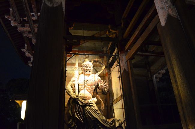 次に訪れたのは、『東大寺』<br /><br />南大門の金剛力士（仁王）像です。<br />