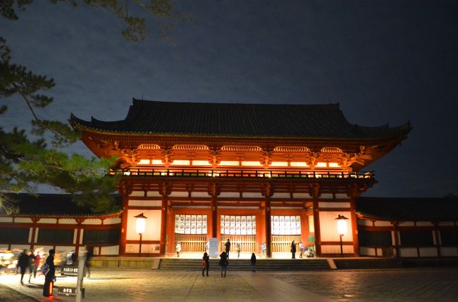 大仏殿（中門）のライトアップ<br /><br />夜の漆黒に浮かび上がる建造物はとってもきれい〜