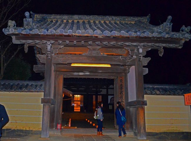 東大寺戒壇堂でも夜間特別拝観が実施されています。