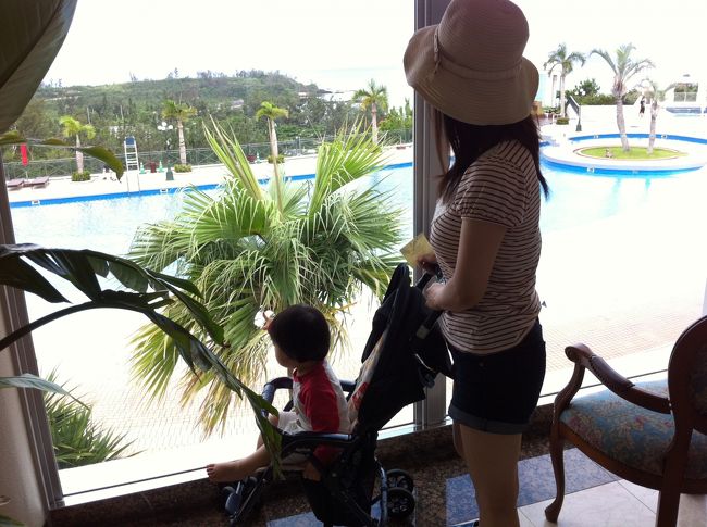 朝は早起きしてホテル内を散歩して朝食ブッフェへ。