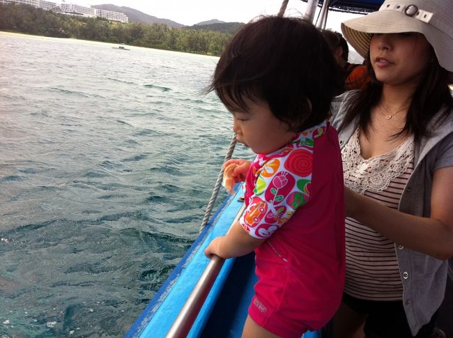 魚にびっくりな様子。