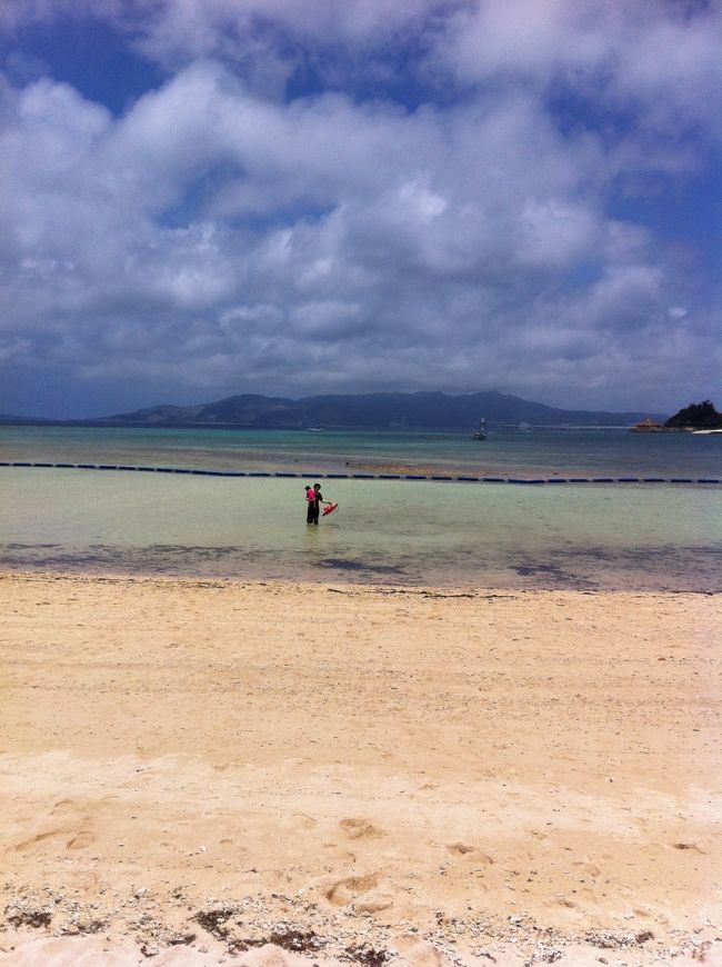 その後子どもにとって産まれてはじめての海!!<br />ギャン泣きしました(笑)<br />晴れてて日差しが強いので私と子どもはラッシュガード!