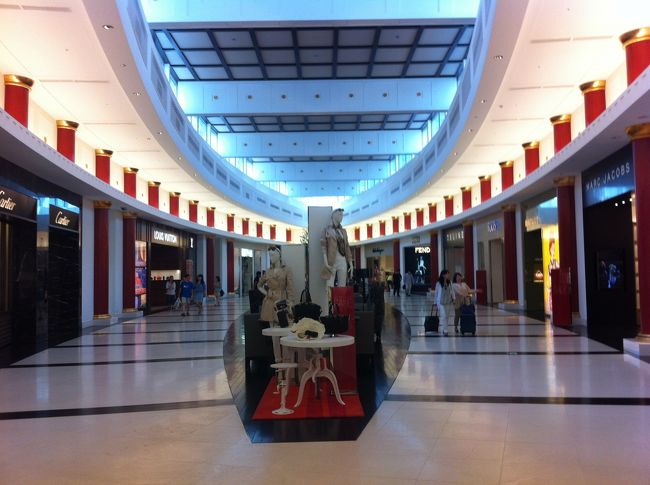 DFSでお土産を購入。雪塩ちんすこう大好きなのでちんすこう中心にお菓子を大量買い。