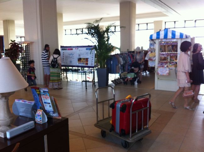 糸満市のサザンビーチホテルへ到着。かりゆしホテルとは作りが全然違ってすごくシンプルで新しくて綺麗。中国韓国のお客さんがたくさんいました。