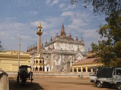 マヌーハ寺院。
1059年に建てられた寺院です。