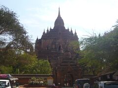 ティーローミィンロー寺院。
1215年に建てられた寺院です。