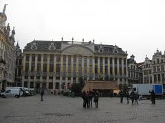 こちらは東側にある「ブラバン侯爵の館」
現在はホテルやレストランとして用いられています。