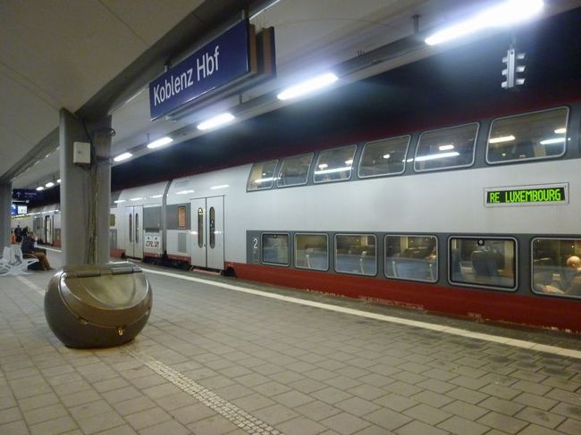 さらにルクセンブルグ製の2階建電車に乗り継ぎます。<br /><br />