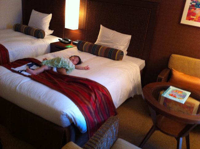 お部屋も広くはないけどおしゃれ！ホテルは基本寝るだけなので部屋よりビーチやプールが重要な我が家。