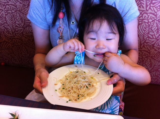 子どもはブッフェのソーメンチャンプルに夢中。<br />これすごく美味しかった。