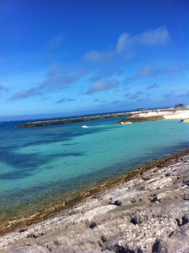 ホテル近くの美々ビーチへ。<br />人口ビーチなのでサンゴもなくてとにかく綺麗！