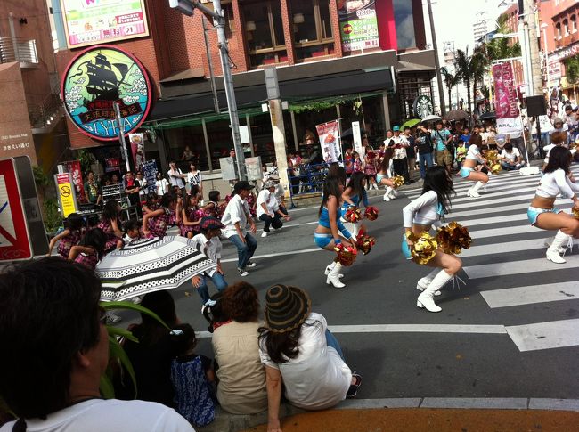 那覇市内を観光。<br />歩行者天国で何やらおまつり？