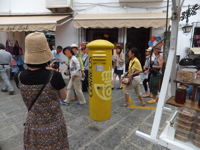 １１：００　出発<br />１３：００　ミハスに到着<br />最も有名な「白い村」のひとつ。<br /><br />とりあえず地図が配られ、メイン通りに。<br />この黄色いポストは目印になります。