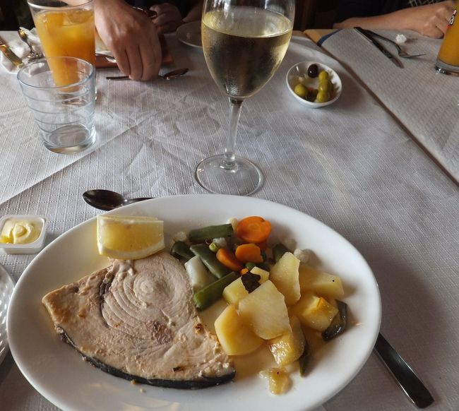 メインはマグロのソテーかな？<br />