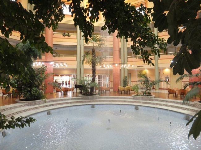 噴水は少しプールの薬のようなにおいがしました。