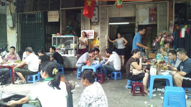 お昼にブンチャーのお店に行きました。<br />Quan An Ngonより美味しかった。