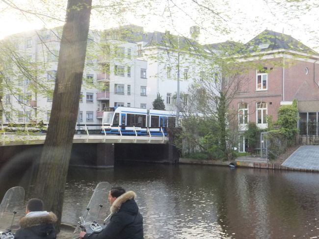 トラム！！<br /><br />えっ！バイクだけどヘルメットいらないんだ。(^_^;)