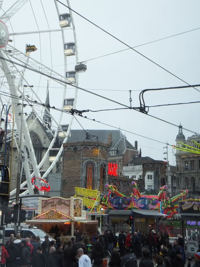 ダム広場<br /><br />移動遊園地になってます(^_^)/<br />凄い人出です。