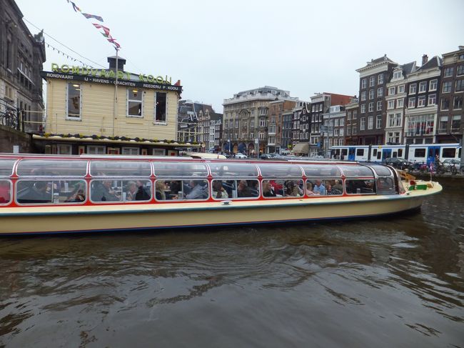 ダム広場の近くからクルーズに乗船します(^_^)/<br />９ユーロでした。