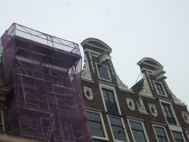 家具や荷物を釣り上げるように滑車を掛けるフックがついてます(^^)v