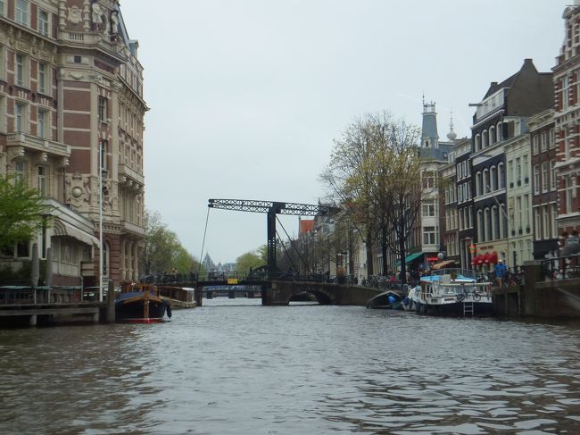 マヘレの跳ね橋も見たんですが…<br />ブレブレで…<br />バスからも撮れず、クルーズでもダメでした(^_^;)<br />縁がないんでしょう?