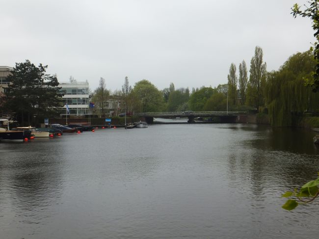 小雨降る中、ちょっと散策に出ました。