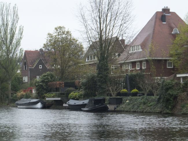 住宅なのか別荘なのか？<br />小舟まであります。