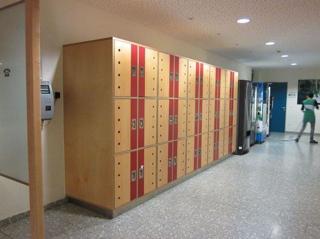 こちらにはコインロッカーが並んでいます。