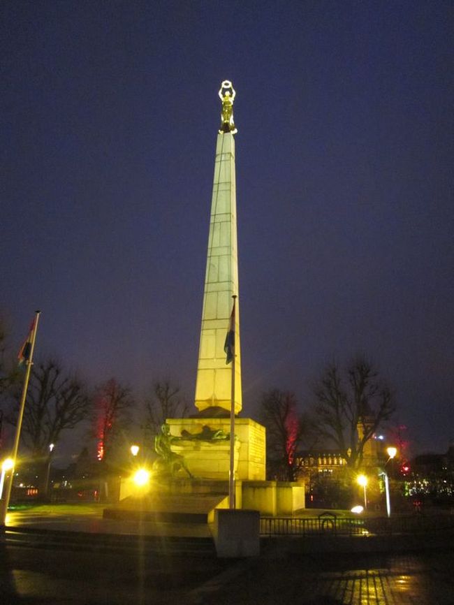 憲法広場にある第一次世界大戦の慰霊碑です。