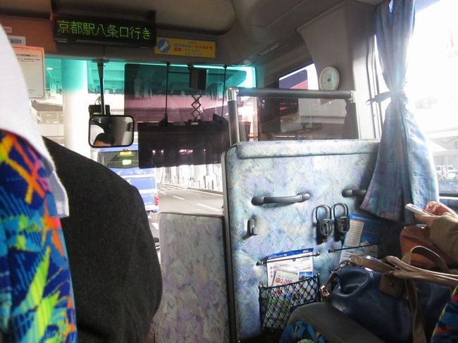 関西空港からはバスで京都にむかいます。