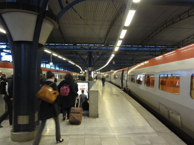 「８時１７分」　に　「ブリュッセル南駅」　に到着です。<br /><br /><br />「１時間３０分」　程と近い。