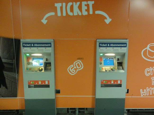 「１日乗り放題」のチケットを購入。<br /><br /><br />「オランダ語」　の様な文字で　「やや難航」　しました。