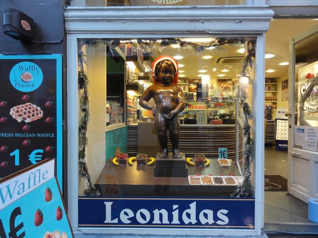 近くには　「チョコレート」　でできた　「小便小僧」　です。