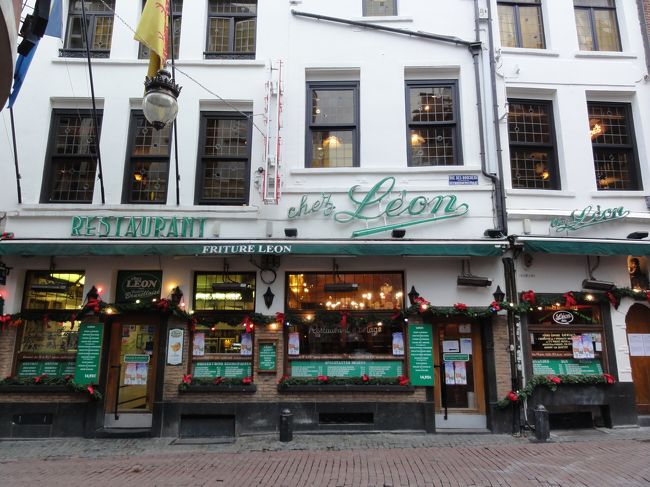 「ムール貝」　で有名な　「レオン本店」　です。