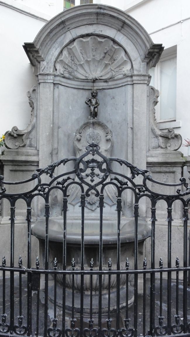 「１６１９年」　に彫刻家　「ジェローム・デュケノワ」　により製作されました。