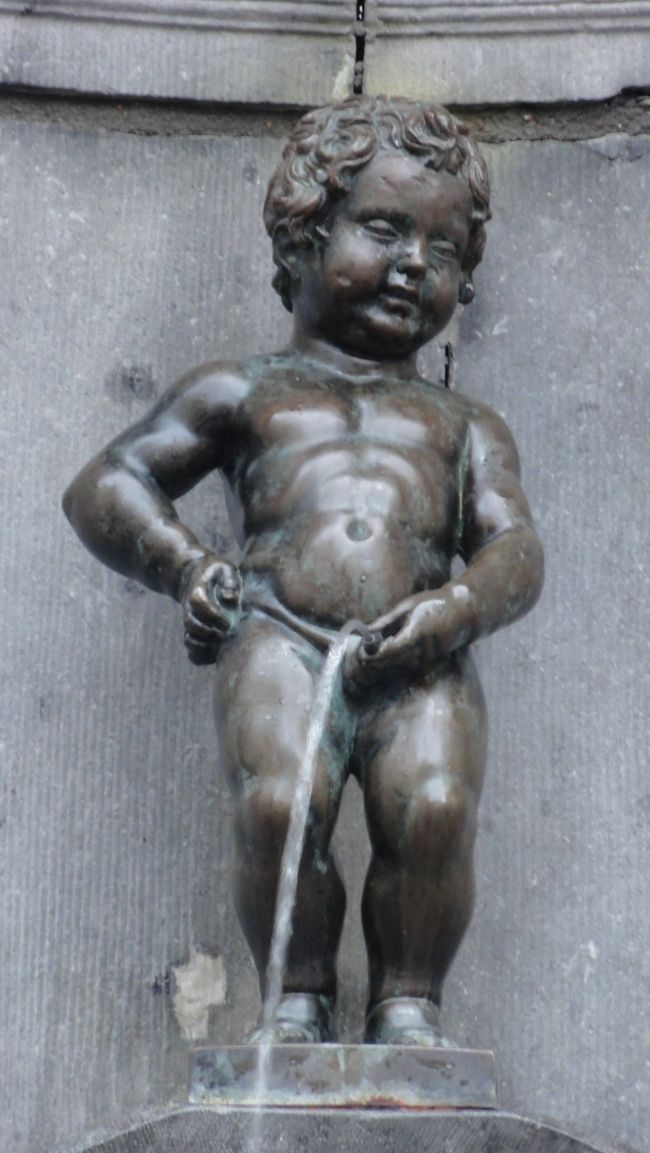 「レプリカ」　なんだそうです。<br /><br /><br />「オリジナルの像」　は　「１９６０年代」　に紛失しました。<br /><br /><br />