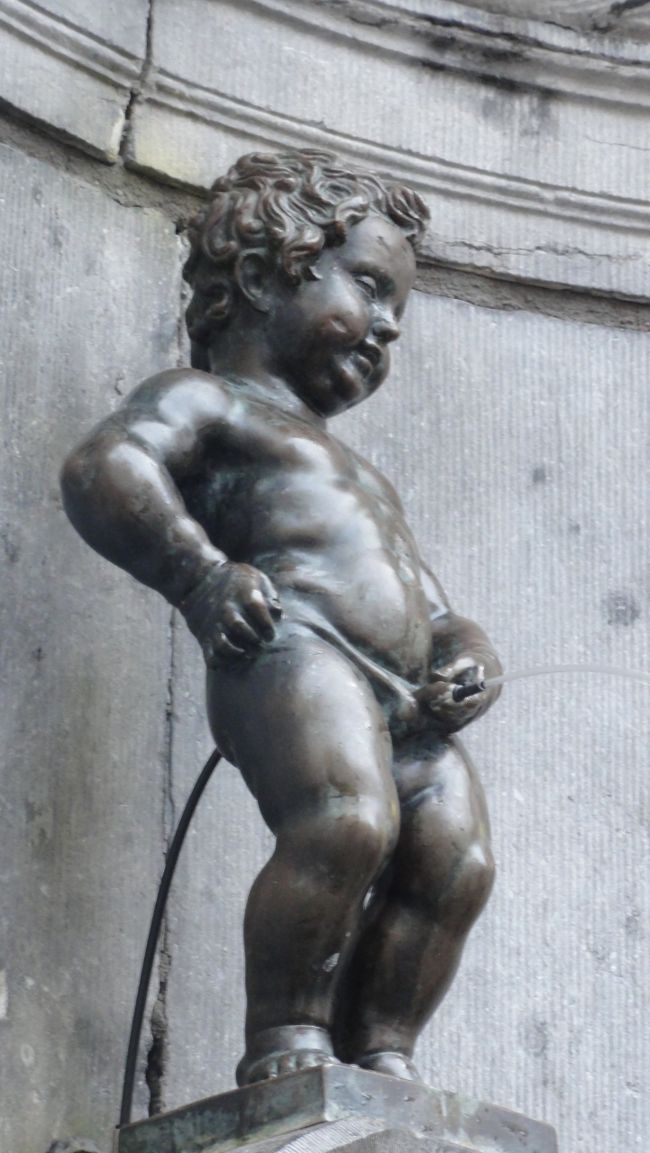 世界一の　「衣装」　持ちです。<br /><br /><br />「ブリュッセル市立博物館（王の家）」　に一部が展示されています。