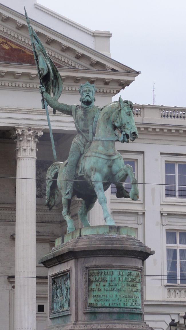 「ゴドフロワ・ド・ブイヨン像」　です。<br /><br /><br />「第１次十字軍（１０９６年）」　の指導者です。